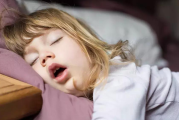 关于睡觉流口水是什么病?怎样治疗治睡觉流口水的土方法的信息