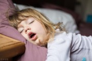 睡觉打鼾吹气是什么原因睡觉打鼾吹气是什么原因导致的