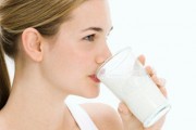 胃痛可以喝牛奶吗？