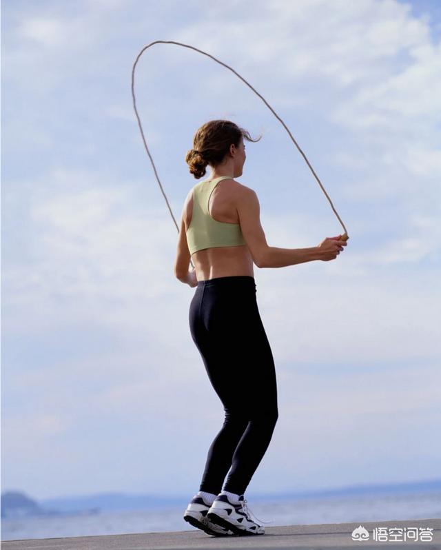 每天跳绳200次<strong>跳绳减肥</strong>，坚持一个月能起到减肥的作用吗，为什么？