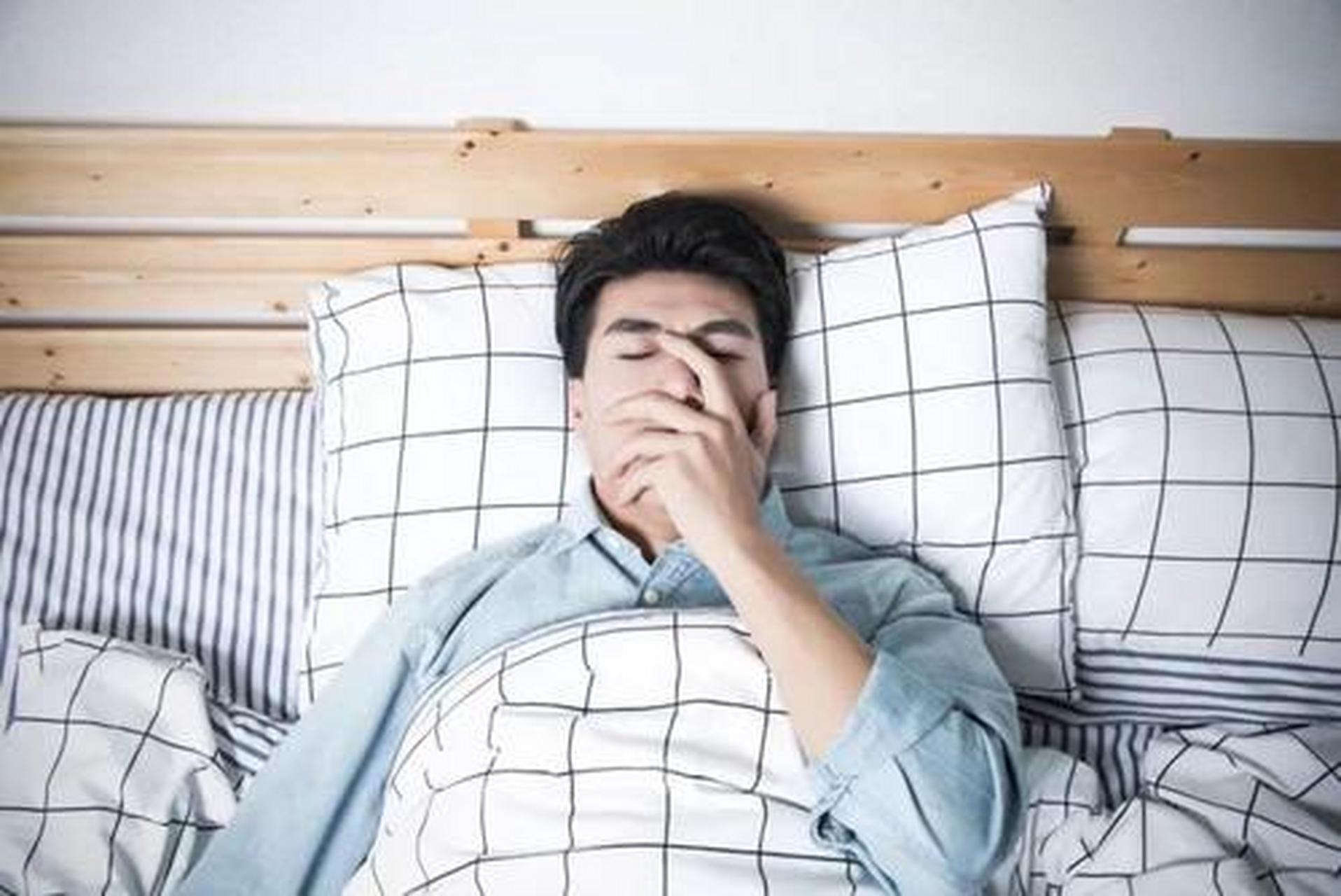 失眠按摩哪个部位能快速入睡图解失眠最快入睡的方法按摩法