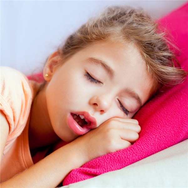 小孩睡觉流口水是什么病?怎样治疗好小孩睡觉流口水是什么病?怎样治疗
