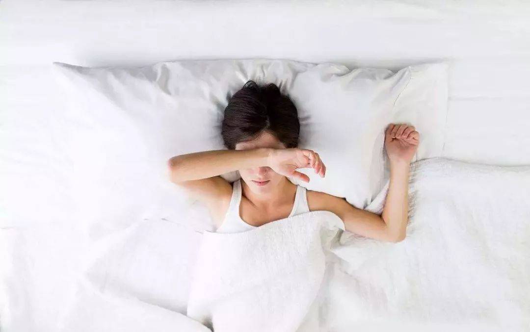 晚上睡觉出大汗是什么原因,晚上睡觉出大汗是什么原因呢女人48岁