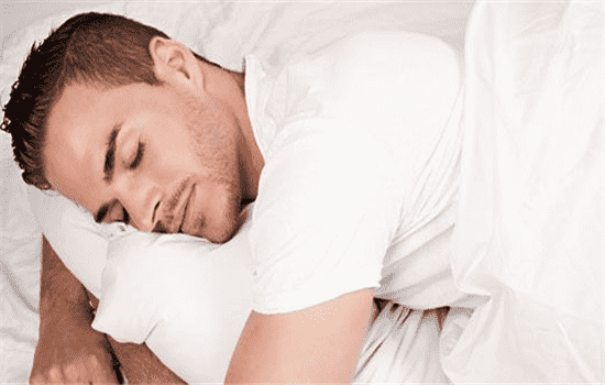 睡觉出汗多是什么原因造成的男,睡觉出汗多是什么原因造成的男宝