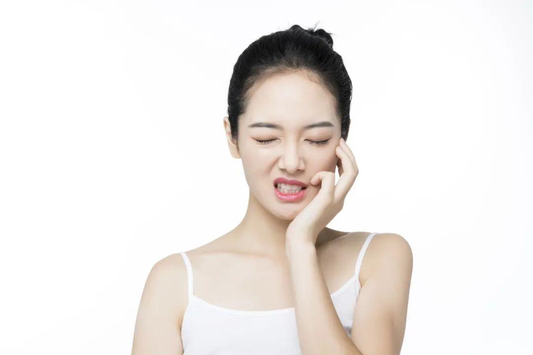 睡觉磨牙流口水是什么原因睡觉磨牙流口水是什么原因引起的