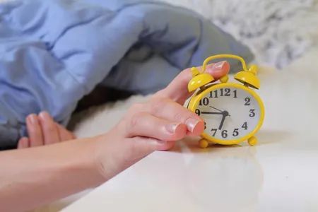 长期失眠多梦是什么原因 如何治疗长期失眠多梦怎么治最好方法