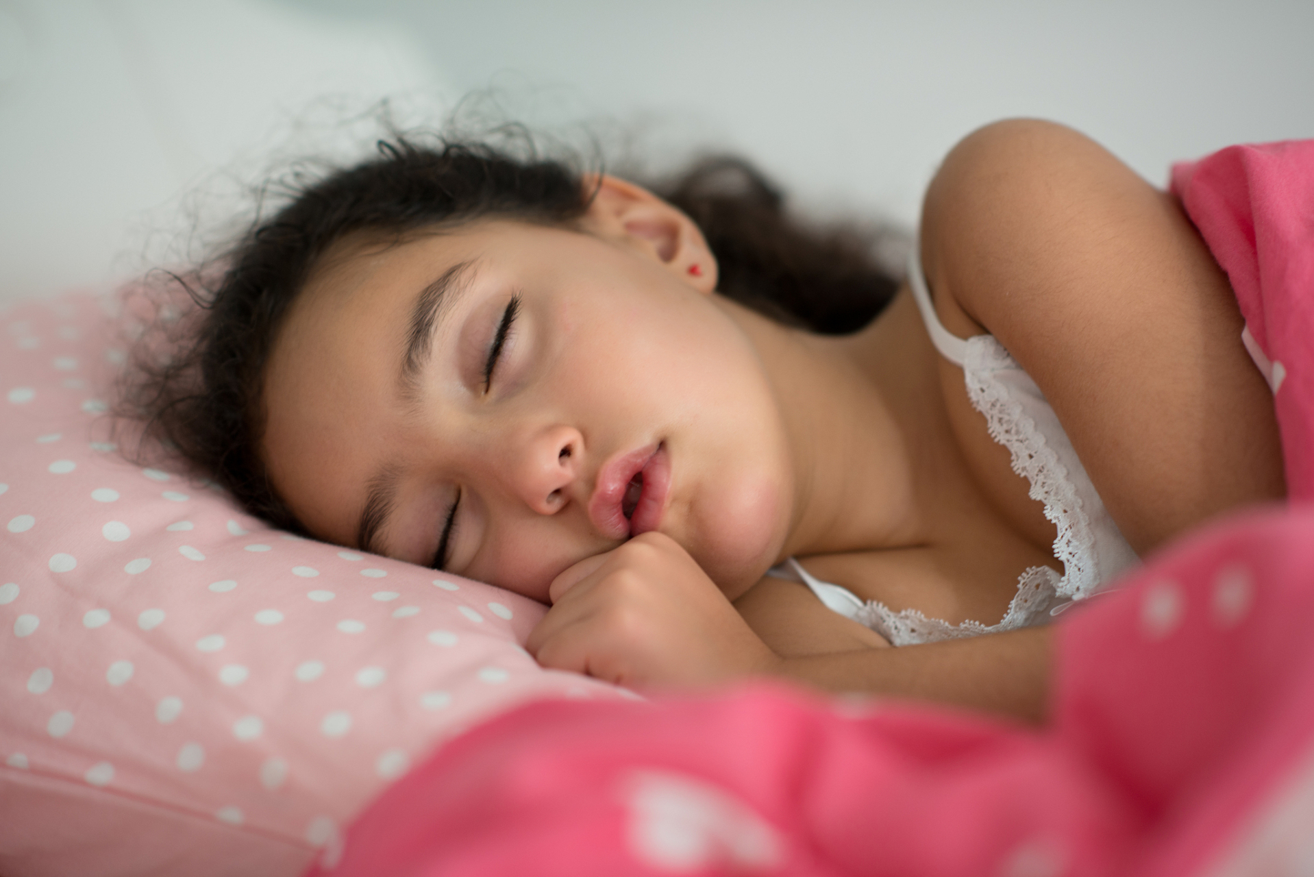 睡觉爱流口水什么原因引起的,小孩睡觉爱流口水什么原因引起的