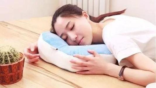 在睡觉的时候流口水是什么原因?,睡时流口水是什么原因