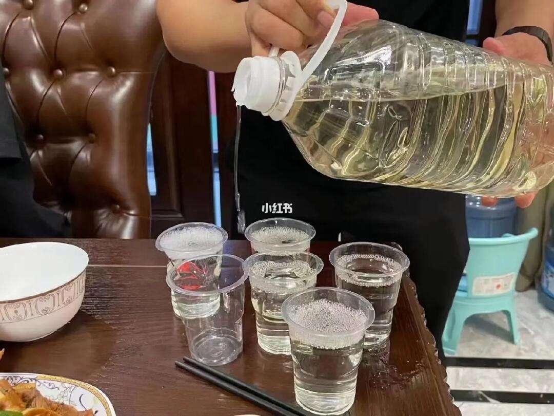 酒中甲醛超标对人体有哪些伤害,酒中甲醛超标对人体有哪些伤害和影响