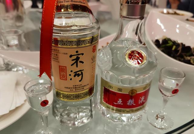 白酒图片真实图江小白,白酒图片真实图