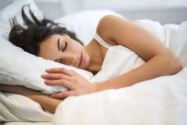 晚上睡觉时手发麻是什么原因,睡觉时手发麻是什么原因