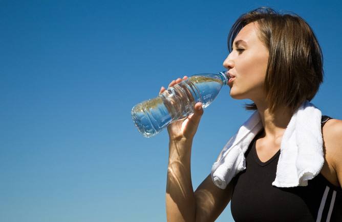 喝水可以减肥吗,喝热水可以减肥吗