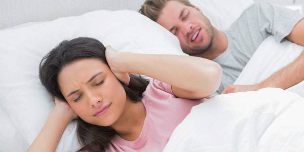 晚上睡觉打呼噜是什么原因引起的晚上睡觉打呼噜是什么原因引起的女性