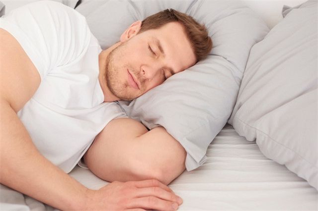 男人晚上头部出汗是什么原因造成的晚上睡觉出头部汗是什么原因男人