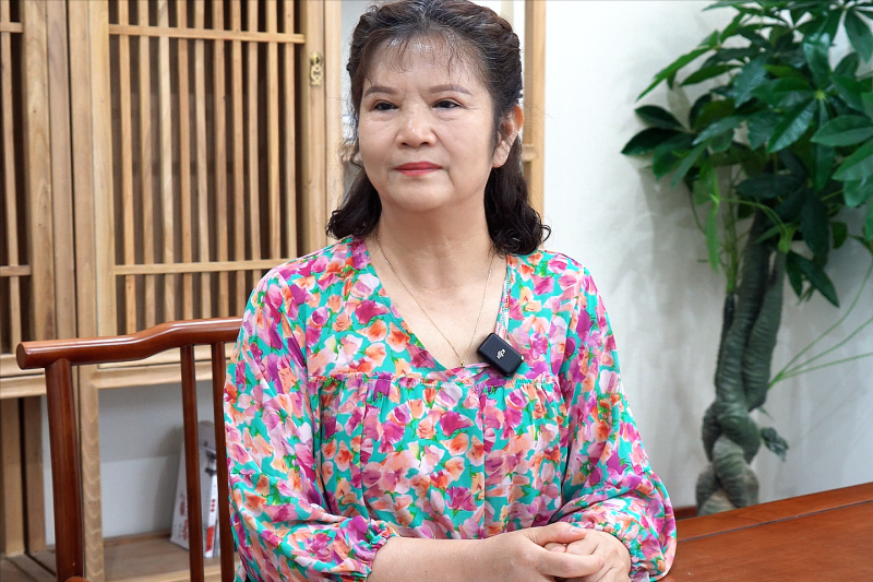 保健老板娘卖保健品的女老板